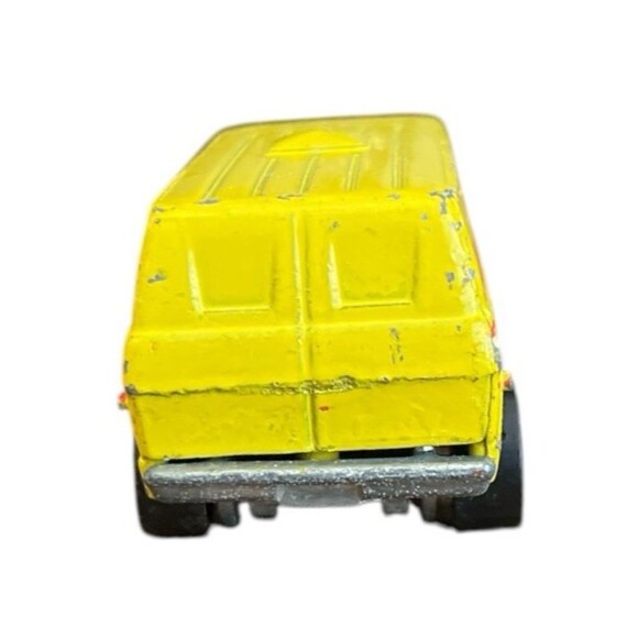 Vintage Hot Wheels Paramedic Van Ambulance Blackwall Yellow 1974 - Picture 4 of 5